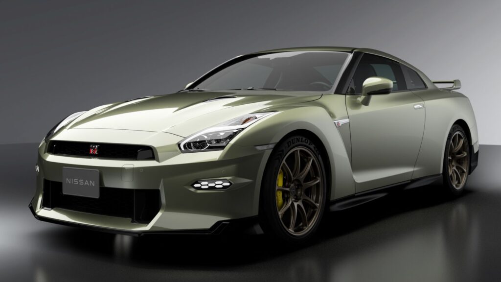 2024 Nissan GT R 11