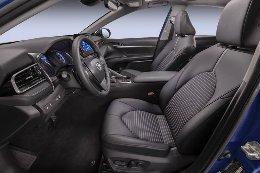 2024 toyota camry hybrid se interior